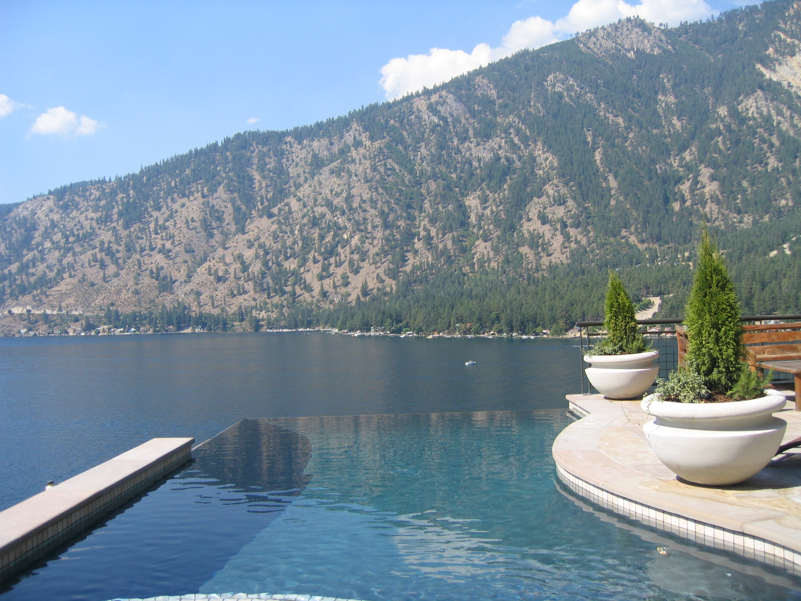 Lake Chelan Infinity Pool detail 2